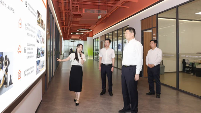 姜冬冬赴泰兴调研学习教育和安全生产工作